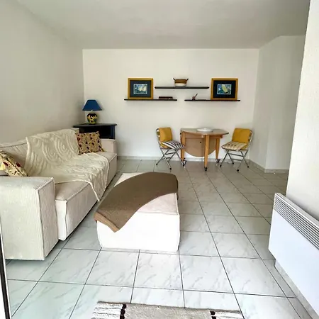 Charme Avec Terrasse Apartamento *