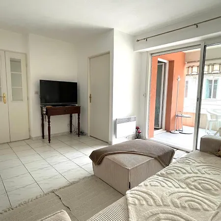 Charme Avec Terrasse Apartamento