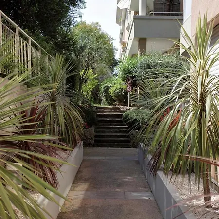 Charme Avec Terrasse Apartamento *